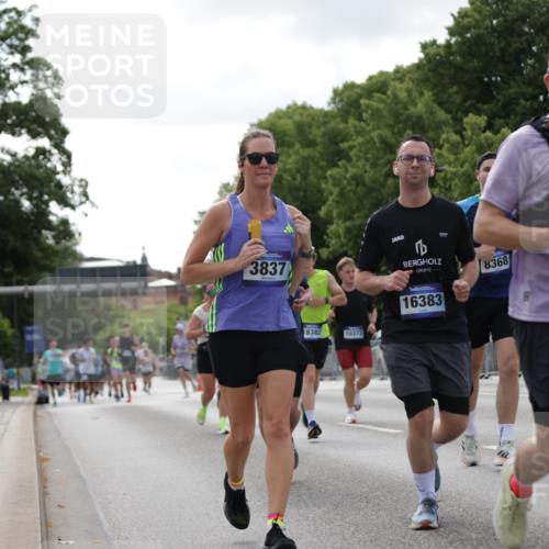 29.06.2025 - hella hamburg halbmarathon Jannik Wohlers http://msf.ph/oto/8146467 29.06.2025 10:10:56 Lombardsbrücke 1723, 3837, 5254, 8171, 8206, 8207, 8368, 9119, 10196, 10372, 11149, 11755, 12286, 13603, 14149, 15252, 15797, 15908, 16383, 17142, 17787, 18382, 19172, 19241 meine-sportfotos.de