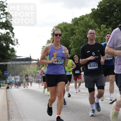 29.06.2025 - hella hamburg halbmarathon Jannik Wohlers http://msf.ph/oto/8146473 29.06.2025 10:10:56 Lombardsbrücke 1723, 3837, 5254, 8171, 8206, 8207, 8368, 9119, 10196, 10372, 11149, 11755, 12286, 13603, 14149, 15252, 15797, 15908, 16383, 17142, 17787, 18382, 19172, 19241 meine-sportfotos.de