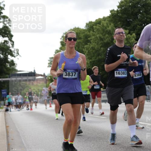 29.06.2025 - hella hamburg halbmarathon Jannik Wohlers http://msf.ph/oto/8146483 29.06.2025 10:10:56 Lombardsbrücke 1723, 3837, 5254, 8171, 8206, 8207, 8368, 9119, 10196, 10372, 11149, 11755, 12286, 13603, 14149, 15252, 15797, 15908, 16383, 17142, 17787, 18382, 19172, 19241 meine-sportfotos.de