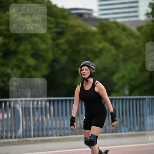 29.06.2025 - hella hamburg halbmarathon Dr. Thomas Lammeyer http://msf.ph/oto/8146485 29.06.2025 09:17:54 Kennedybrücke  meine-sportfotos.de