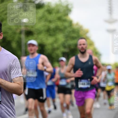 29.06.2025 - hella hamburg halbmarathon Dr. Thomas Lammeyer http://msf.ph/oto/8146488 29.06.2025 10:05:38 Kennedybrücke 1464, 1526, 1653, 1722, 1724, 2091, 2167, 2490, 2591, 2806, 2957, 3039, 3425, 3663, 3976, 4322, 4370, 5602, 5603, 5675, 6087, 6281, 0000, 6302, 6921, 7189, 7223, 7287, 7658, 7846, 8030, 8191, 8392, 8578, 8632, 8822, 8926, 9230, 10074, 10281, 10301, 10576, 10915, 11043 meine-sportfotos.de