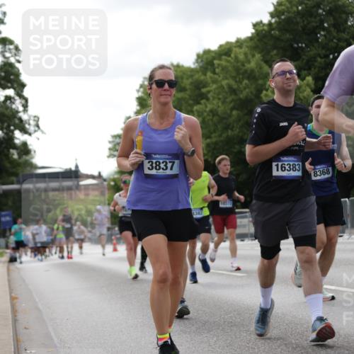 29.06.2025 - hella hamburg halbmarathon Jannik Wohlers http://msf.ph/oto/8146490 29.06.2025 10:10:56 Lombardsbrücke 1723, 3837, 5254, 8171, 8206, 8207, 8368, 9119, 10196, 10372, 11149, 11755, 12286, 13603, 14149, 15252, 15797, 15908, 16383, 17142, 17787, 18382, 19172, 19241 meine-sportfotos.de
