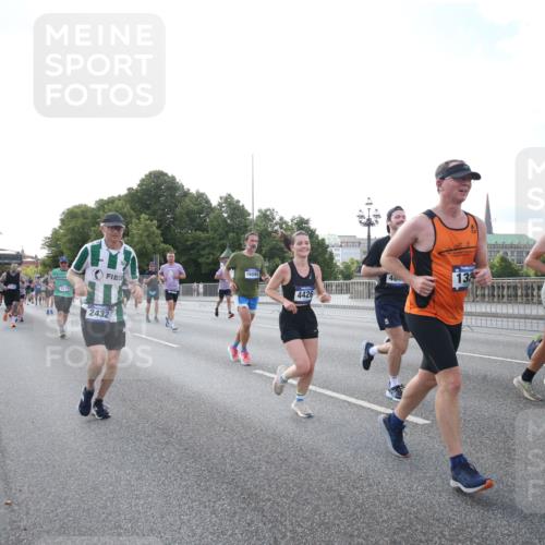 29.06.2025 - hella hamburg halbmarathon Jannik Wohlers http://msf.ph/oto/8146495 29.06.2025 09:59:15 Lombardsbrücke 1334, 1366, 1642, 1955, 2391, 2432, 2630, 3279, 3668, 4426, 4837, 5277, 6414, 6415, 8330, 8402, 8520, 8846, 8929, 9142, 9488, 9907, 9984, 10020, 10031, 11039, 11568, 11844, 12446, 12778, 12909, 12912, 13503, 13523, 13589, 13808, 13841, 14605, 14778, 14818, 14823, 14948, 15179, 15263, 15269, 15344, 15349, 15524, 15954, 16095, 16531, 16574, 16609, 16679, 17455, 17769, 17848, 17967, 18200, 18202, 18413 meine-sportfotos.de