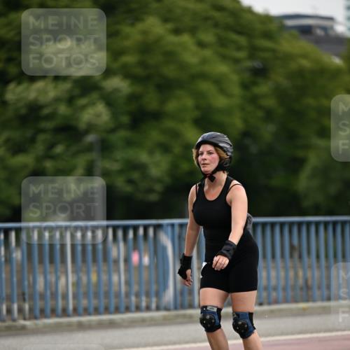 29.06.2025 - hella hamburg halbmarathon Dr. Thomas Lammeyer http://msf.ph/oto/8146506 29.06.2025 09:17:54 Kennedybrücke  meine-sportfotos.de