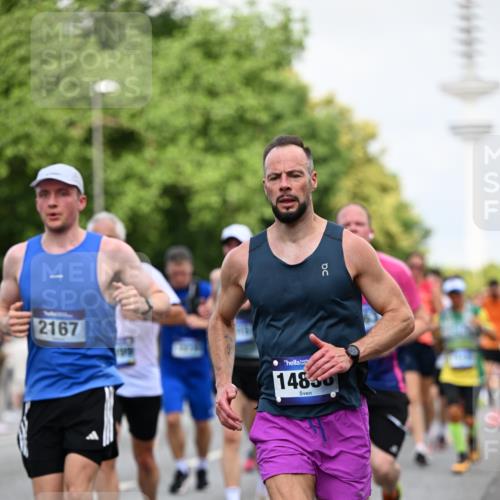 29.06.2025 - hella hamburg halbmarathon Dr. Thomas Lammeyer http://msf.ph/oto/8146511 29.06.2025 10:05:39 Kennedybrücke 1464, 1526, 1653, 1722, 1724, 2091, 2167, 2490, 2591, 2806, 2957, 3039, 3425, 3663, 3976, 4322, 4370, 5547, 5602, 5603, 5675, 6087, 6281, 0000, 6302, 6921, 7189, 7223, 7287, 7658, 7846, 8030, 8191, 8392, 8578, 8632, 8822, 8926, 9230, 10074, 10281, 10301, 10576, 10915, 11043 meine-sportfotos.de