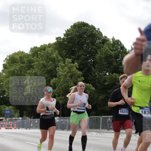 29.06.2025 - hella hamburg halbmarathon Jannik Wohlers http://msf.ph/oto/8146513 29.06.2025 10:10:59 Lombardsbrücke 1723, 3837, 5254, 8171, 8206, 8207, 8368, 9119, 10196, 10372, 11149, 11321, 11755, 12286, 13603, 13939, 14008, 14149, 15252, 15797, 15908, 16383, 17142, 17787, 18382, 19172, 19241 meine-sportfotos.de