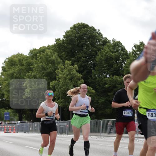 29.06.2025 - hella hamburg halbmarathon Jannik Wohlers http://msf.ph/oto/8146519 29.06.2025 10:10:59 Lombardsbrücke 1723, 3837, 5254, 8171, 8206, 8207, 8368, 9119, 10196, 10372, 11149, 11321, 11755, 12286, 13603, 13939, 14008, 14149, 15252, 15797, 15908, 16383, 17142, 17787, 18382, 19172, 19241 meine-sportfotos.de