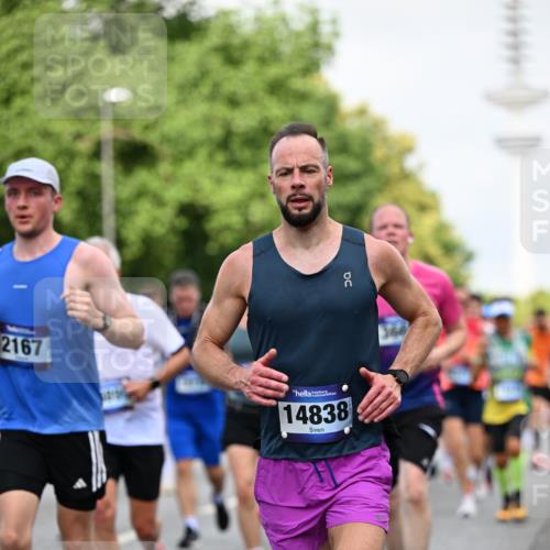 29.06.2025 - hella hamburg halbmarathon Dr. Thomas Lammeyer http://msf.ph/oto/8146522 29.06.2025 10:05:39 Kennedybrücke 1464, 1526, 1653, 1722, 1724, 2091, 2167, 2490, 2591, 2806, 2957, 3039, 3425, 3663, 3976, 4322, 4370, 5547, 5602, 5603, 5675, 6087, 6281, 0000, 6302, 6921, 7189, 7223, 7287, 7658, 7846, 8030, 8191, 8392, 8578, 8632, 8822, 8926, 9230, 10074, 10281, 10301, 10576, 10915, 11043 meine-sportfotos.de