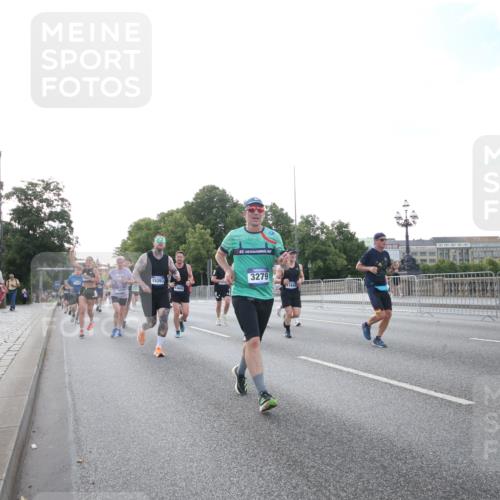 29.06.2025 - hella hamburg halbmarathon Jannik Wohlers http://msf.ph/oto/8146523 29.06.2025 09:59:18 Lombardsbrücke 1334, 1642, 1834, 1955, 2391, 2432, 2630, 3279, 3668, 4426, 4837, 5015, 5134, 5277, 6202, 7547, 8330, 8402, 8520, 8846, 9142, 9488, 9907, 9984, 10031, 11039, 11568, 11844, 12909, 12912, 13503, 13523, 13589, 13808, 13841, 13988, 14605, 14778, 14818, 14823, 14948, 15179, 15263, 15269, 15344, 15349, 15524, 15954, 16095, 16531, 16609, 16679, 17769, 17848, 17967, 18200, 18202, 18413 meine-sportfotos.de