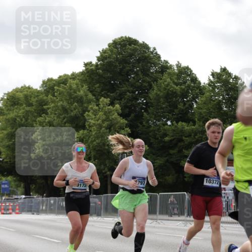29.06.2025 - hella hamburg halbmarathon Jannik Wohlers http://msf.ph/oto/8146528 29.06.2025 10:10:59 Lombardsbrücke 1723, 3837, 5254, 8171, 8206, 8207, 8368, 9119, 10196, 10372, 11149, 11321, 11755, 12286, 13603, 13939, 14008, 14149, 15252, 15797, 15908, 16383, 17142, 17787, 18382, 19172, 19241 meine-sportfotos.de