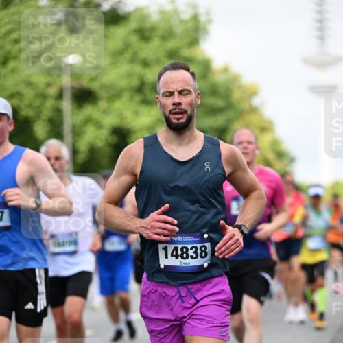 29.06.2025 - hella hamburg halbmarathon Dr. Thomas Lammeyer http://msf.ph/oto/8146533 29.06.2025 10:05:39 Kennedybrücke 1464, 1526, 1653, 1722, 1724, 2091, 2167, 2490, 2591, 2806, 2957, 3039, 3425, 3663, 3976, 4322, 4370, 5547, 5602, 5603, 5675, 6087, 6281, 0000, 6302, 6921, 7189, 7223, 7287, 7658, 7846, 8030, 8191, 8392, 8578, 8632, 8822, 8926, 9230, 10074, 10281, 10301, 10576, 10915, 11043 meine-sportfotos.de