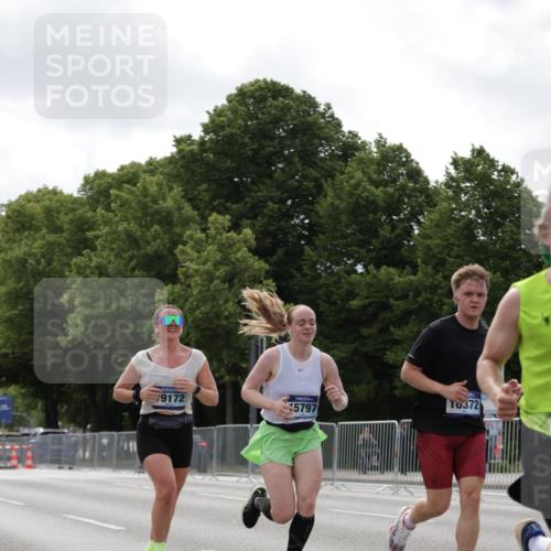 29.06.2025 - hella hamburg halbmarathon Jannik Wohlers http://msf.ph/oto/8146534 29.06.2025 10:10:59 Lombardsbrücke 1723, 3837, 5254, 8171, 8206, 8207, 8368, 9119, 10196, 10372, 11149, 11321, 11755, 12286, 13603, 13939, 14008, 14149, 15252, 15797, 15908, 16383, 17142, 17787, 18382, 19172, 19241 meine-sportfotos.de