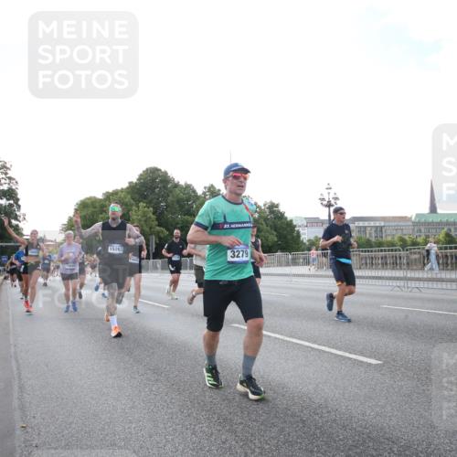 29.06.2025 - hella hamburg halbmarathon Jannik Wohlers http://msf.ph/oto/8146536 29.06.2025 09:59:18 Lombardsbrücke 1334, 1642, 1834, 1955, 2391, 2432, 2630, 3279, 3668, 4426, 4837, 5015, 5134, 5277, 6202, 7547, 8330, 8402, 8520, 8846, 9142, 9488, 9907, 9984, 10031, 11039, 11568, 11844, 12909, 12912, 13503, 13523, 13589, 13808, 13841, 13988, 14605, 14778, 14818, 14823, 14948, 15179, 15263, 15269, 15344, 15349, 15524, 15954, 16095, 16531, 16609, 16679, 17769, 17848, 17967, 18200, 18202, 18413 meine-sportfotos.de