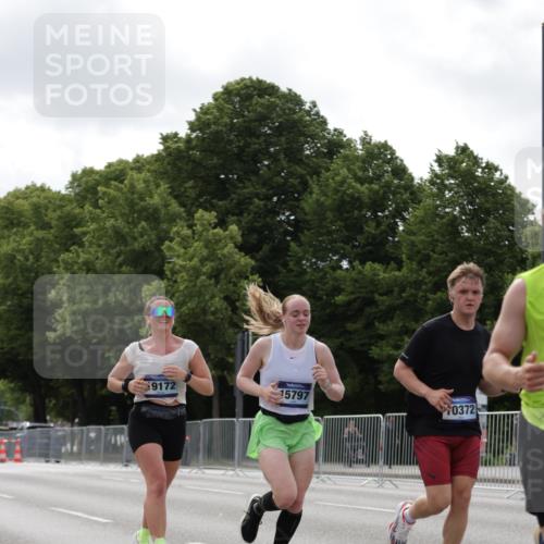 29.06.2025 - hella hamburg halbmarathon Jannik Wohlers http://msf.ph/oto/8146538 29.06.2025 10:10:59 Lombardsbrücke 1723, 3837, 5254, 8171, 8206, 8207, 8368, 9119, 10196, 10372, 11149, 11321, 11755, 12286, 13603, 13939, 14008, 14149, 15252, 15797, 15908, 16383, 17142, 17787, 18382, 19172, 19241 meine-sportfotos.de