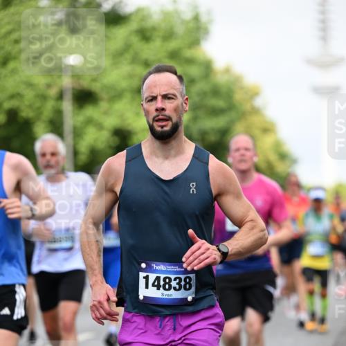 29.06.2025 - hella hamburg halbmarathon Dr. Thomas Lammeyer http://msf.ph/oto/8146544 29.06.2025 10:05:39 Kennedybrücke 1464, 1526, 1653, 1722, 1724, 2091, 2167, 2490, 2591, 2806, 2957, 3039, 3425, 3663, 3976, 4322, 4370, 5547, 5602, 5603, 5675, 6087, 6281, 0000, 6302, 6921, 7189, 7223, 7287, 7658, 7846, 8030, 8191, 8392, 8578, 8632, 8822, 8926, 9230, 10074, 10281, 10301, 10576, 10915, 11043 meine-sportfotos.de