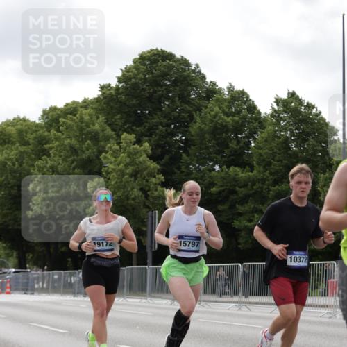 29.06.2025 - hella hamburg halbmarathon Jannik Wohlers http://msf.ph/oto/8146546 29.06.2025 10:10:59 Lombardsbrücke 1723, 3837, 5254, 8171, 8206, 8207, 8368, 9119, 10196, 10372, 11149, 11321, 11755, 12286, 13603, 13939, 14008, 14149, 15252, 15797, 15908, 16383, 17142, 17787, 18382, 19172, 19241 meine-sportfotos.de