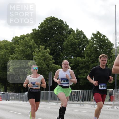 29.06.2025 - hella hamburg halbmarathon Jannik Wohlers http://msf.ph/oto/8146551 29.06.2025 10:10:59 Lombardsbrücke 1723, 3837, 5254, 8171, 8206, 8207, 8368, 9119, 10196, 10372, 11149, 11321, 11755, 12286, 13603, 13939, 14008, 14149, 15252, 15797, 15908, 16383, 17142, 17787, 18382, 19172, 19241 meine-sportfotos.de
