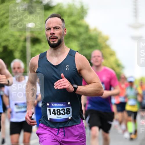 29.06.2025 - hella hamburg halbmarathon Dr. Thomas Lammeyer http://msf.ph/oto/8146555 29.06.2025 10:05:39 Kennedybrücke 1464, 1526, 1653, 1722, 1724, 2091, 2167, 2490, 2591, 2806, 2957, 3039, 3425, 3663, 3976, 4322, 4370, 5547, 5602, 5603, 5675, 6087, 6281, 0000, 6302, 6921, 7189, 7223, 7287, 7658, 7846, 8030, 8191, 8392, 8578, 8632, 8822, 8926, 9230, 10074, 10281, 10301, 10576, 10915, 11043 meine-sportfotos.de