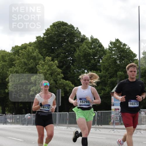 29.06.2025 - hella hamburg halbmarathon Jannik Wohlers http://msf.ph/oto/8146564 29.06.2025 10:10:59 Lombardsbrücke 1723, 3837, 5254, 8171, 8206, 8207, 8368, 9119, 10196, 10372, 11149, 11321, 11755, 12286, 13603, 13939, 14008, 14149, 15252, 15797, 15908, 16383, 17142, 17787, 18382, 19172, 19241 meine-sportfotos.de