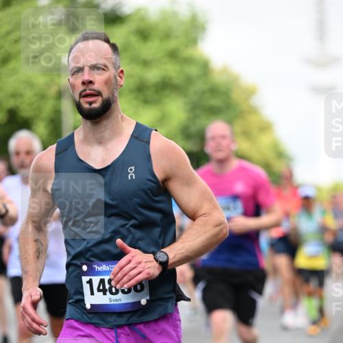 29.06.2025 - hella hamburg halbmarathon Dr. Thomas Lammeyer http://msf.ph/oto/8146567 29.06.2025 10:05:39 Kennedybrücke 1464, 1526, 1653, 1722, 1724, 2091, 2167, 2490, 2591, 2806, 2957, 3039, 3425, 3663, 3976, 4322, 4370, 5547, 5602, 5603, 5675, 6087, 6281, 0000, 6302, 6921, 7189, 7223, 7287, 7658, 7846, 8030, 8191, 8392, 8578, 8632, 8822, 8926, 9230, 10074, 10281, 10301, 10576, 10915, 11043 meine-sportfotos.de