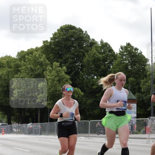 29.06.2025 - hella hamburg halbmarathon Jannik Wohlers http://msf.ph/oto/8146569 29.06.2025 10:11:00 Lombardsbrücke 1723, 1866, 3837, 5254, 8115, 8171, 8206, 8207, 8368, 9119, 10196, 10372, 11149, 11321, 11755, 12286, 13603, 13939, 14008, 14149, 15252, 15797, 15908, 16383, 17787, 18382, 19172, 19241 meine-sportfotos.de