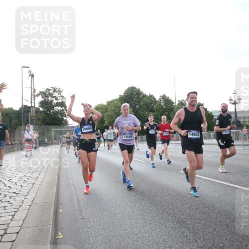 29.06.2025 - hella hamburg halbmarathon Jannik Wohlers http://msf.ph/oto/8146576 29.06.2025 09:59:20 Lombardsbrücke 1334, 1834, 1955, 2391, 2432, 3279, 3668, 3836, 4426, 4837, 5015, 5134, 5277, 6202, 6602, 7547, 8330, 8402, 8520, 8846, 9142, 9488, 9907, 9984, 10031, 11039, 11568, 11844, 12479, 12909, 13503, 13523, 13589, 13808, 13988, 14605, 14778, 14818, 14823, 14948, 15179, 15263, 15344, 15349, 15524, 15954, 16095, 16531, 16609, 17769, 17848, 17967, 18200, 18202, 18413 meine-sportfotos.de