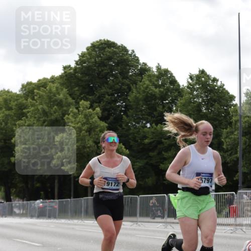 29.06.2025 - hella hamburg halbmarathon Jannik Wohlers http://msf.ph/oto/8146578 29.06.2025 10:11:00 Lombardsbrücke 1723, 1866, 3837, 5254, 8115, 8171, 8206, 8207, 8368, 9119, 10196, 10372, 11149, 11321, 11755, 12286, 13603, 13939, 14008, 14149, 15252, 15797, 15908, 16383, 17787, 18382, 19172, 19241 meine-sportfotos.de
