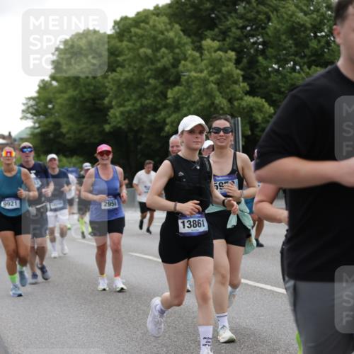 29.06.2025 - hella hamburg halbmarathon Jannik Wohlers http://msf.ph/oto/8146587 29.06.2025 10:47:49 Lombardsbrücke 1157, 1174, 1175, 1645, 1701, 2037, 2163, 2418, 2650, 2756, 2958, 3320, 3468, 3504, 3679, 3933, 4327, 4588, 5585, 5781, 5952, 6143, 7393, 7394, 7532, 8521, 8948, 9775, 9921, 10145, 10777, 10794, 11548, 11742, 11781, 12104, 12192, 12439, 12932, 13377, 13529, 13675, 13861, 14050, 15357, 15743, 16141, 16368, 16722, 16965, 17325, 17339, 17957, 18001, 18248, 18262, 18352, 18480, 19101 meine-sportfotos.de