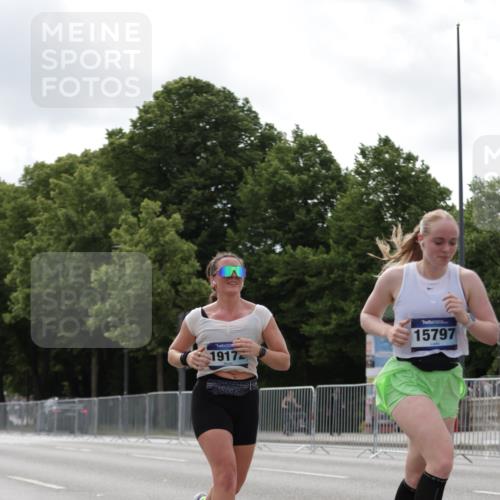 29.06.2025 - hella hamburg halbmarathon Jannik Wohlers http://msf.ph/oto/8146590 29.06.2025 10:11:00 Lombardsbrücke 1723, 1866, 3837, 5254, 8115, 8171, 8206, 8207, 8368, 9119, 10196, 10372, 11149, 11321, 11755, 12286, 13603, 13939, 14008, 14149, 15252, 15797, 15908, 16383, 17787, 18382, 19172, 19241 meine-sportfotos.de