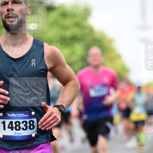 29.06.2025 - hella hamburg halbmarathon Dr. Thomas Lammeyer http://msf.ph/oto/8146591 29.06.2025 10:05:39 Kennedybrücke 1464, 1526, 1653, 1722, 1724, 2091, 2167, 2490, 2591, 2806, 2957, 3039, 3425, 3663, 3976, 4322, 4370, 5547, 5602, 5603, 5675, 6087, 6281, 0000, 6302, 6921, 7189, 7223, 7287, 7658, 7846, 8030, 8191, 8392, 8578, 8632, 8822, 8926, 9230, 10074, 10281, 10301, 10576, 10915, 11043 meine-sportfotos.de