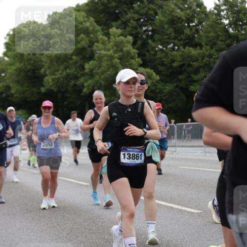 29.06.2025 - hella hamburg halbmarathon Jannik Wohlers http://msf.ph/oto/8146610 29.06.2025 10:47:49 Lombardsbrücke 1157, 1174, 1175, 1645, 1701, 2037, 2163, 2418, 2650, 2756, 2958, 3320, 3468, 3504, 3679, 3933, 4327, 4588, 5585, 5781, 5952, 6143, 7393, 7394, 7532, 8521, 8948, 9775, 9921, 10145, 10777, 10794, 11548, 11742, 11781, 12104, 12192, 12439, 12932, 13377, 13529, 13675, 13861, 14050, 15357, 15743, 16141, 16368, 16722, 16965, 17325, 17339, 17957, 18001, 18248, 18262, 18352, 18480, 19101 meine-sportfotos.de