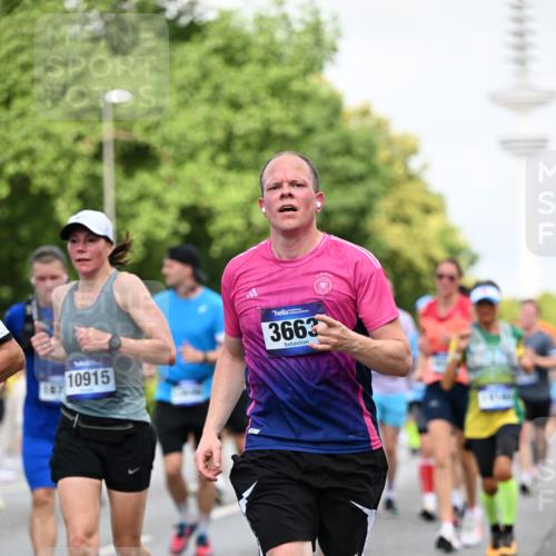 29.06.2025 - hella hamburg halbmarathon Dr. Thomas Lammeyer http://msf.ph/oto/8146615 29.06.2025 10:05:40 Kennedybrücke 1464, 1526, 1653, 1722, 1724, 2091, 2167, 2490, 2591, 2806, 2957, 3039, 3425, 3663, 3976, 4322, 4370, 5547, 5602, 5603, 5675, 6087, 6281, 0000, 6302, 6921, 7189, 7223, 7287, 7658, 7846, 8030, 8191, 8392, 8578, 8632, 8822, 8926, 9230, 10074, 10281, 10301, 10576, 10915, 11043 meine-sportfotos.de