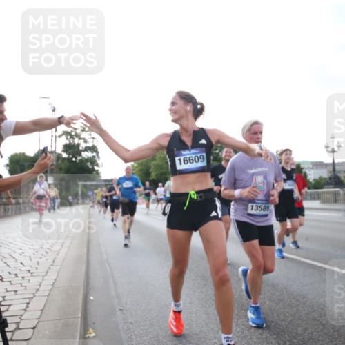 29.06.2025 - hella hamburg halbmarathon Jannik Wohlers http://msf.ph/oto/8146617 29.06.2025 09:59:21 Lombardsbrücke 1334, 1834, 1955, 2391, 2432, 3279, 3668, 3836, 4426, 4837, 5015, 5134, 5277, 6202, 6602, 7547, 8330, 8402, 8520, 8846, 9142, 9488, 9907, 9984, 10031, 11039, 11568, 11753, 11844, 12479, 12909, 13503, 13523, 13589, 13808, 13988, 14605, 14778, 14818, 14823, 14948, 15110, 15179, 15263, 15344, 15349, 15524, 15954, 16095, 16531, 16609, 17769, 17848, 17967, 18413 meine-sportfotos.de