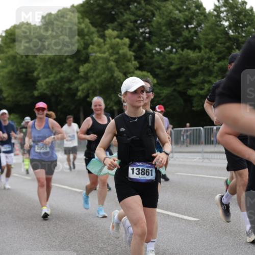 29.06.2025 - hella hamburg halbmarathon Jannik Wohlers http://msf.ph/oto/8146618 29.06.2025 10:47:49 Lombardsbrücke 1157, 1174, 1175, 1645, 1701, 2037, 2163, 2418, 2650, 2756, 2958, 3320, 3468, 3504, 3679, 3933, 4327, 4588, 5585, 5781, 5952, 6143, 7393, 7394, 7532, 8521, 8948, 9775, 9921, 10145, 10777, 10794, 11548, 11742, 11781, 12104, 12192, 12439, 12932, 13377, 13529, 13675, 13861, 14050, 15357, 15743, 16141, 16368, 16722, 16965, 17325, 17339, 17957, 18001, 18248, 18262, 18352, 18480, 19101 meine-sportfotos.de