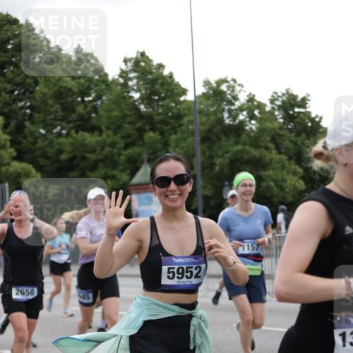 29.06.2025 - hella hamburg halbmarathon Jannik Wohlers http://msf.ph/oto/8146621 29.06.2025 10:47:50 Lombardsbrücke 1157, 1174, 1175, 1645, 1701, 2037, 2195, 2418, 2475, 2650, 2756, 2909, 2958, 3320, 3468, 3504, 3679, 3933, 4327, 4588, 5585, 5781, 5952, 6143, 7393, 7394, 7532, 8521, 8948, 9775, 9921, 10145, 10794, 11548, 11742, 11781, 12022, 12104, 12192, 12439, 12932, 13377, 13529, 13559, 13675, 13861, 14050, 15743, 16141, 16368, 16722, 16965, 17325, 17339, 17957, 18001, 18248, 18262, 18352, 18480, 19101 meine-sportfotos.de