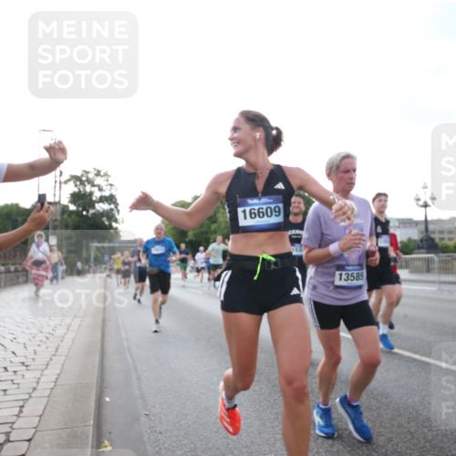 29.06.2025 - hella hamburg halbmarathon Jannik Wohlers http://msf.ph/oto/8146623 29.06.2025 09:59:21 Lombardsbrücke 1334, 1834, 1955, 2391, 2432, 3279, 3668, 3836, 4426, 4837, 5015, 5134, 5277, 6202, 6602, 7547, 8330, 8402, 8520, 8846, 9142, 9488, 9907, 9984, 10031, 11039, 11568, 11753, 11844, 12479, 12909, 13503, 13523, 13589, 13808, 13988, 14605, 14778, 14818, 14823, 14948, 15110, 15179, 15263, 15344, 15349, 15524, 15954, 16095, 16531, 16609, 17769, 17848, 17967, 18413 meine-sportfotos.de