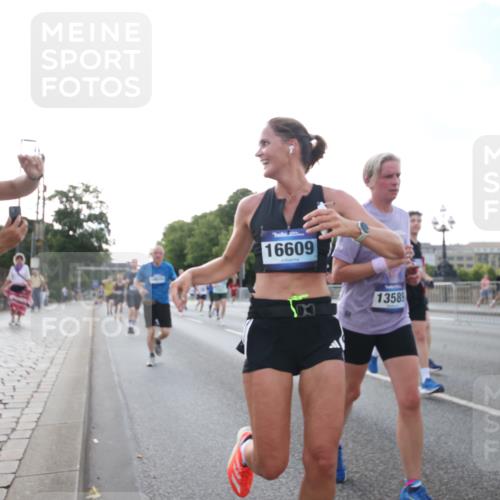 29.06.2025 - hella hamburg halbmarathon Jannik Wohlers http://msf.ph/oto/8146629 29.06.2025 09:59:21 Lombardsbrücke 1334, 1834, 1955, 2391, 2432, 3279, 3668, 3836, 4426, 4837, 5015, 5134, 5277, 6202, 6602, 7547, 8330, 8402, 8520, 8846, 9142, 9488, 9907, 9984, 10031, 11039, 11568, 11753, 11844, 12479, 12909, 13503, 13523, 13589, 13808, 13988, 14605, 14778, 14818, 14823, 14948, 15110, 15179, 15263, 15344, 15349, 15524, 15954, 16095, 16531, 16609, 17769, 17848, 17967, 18413 meine-sportfotos.de