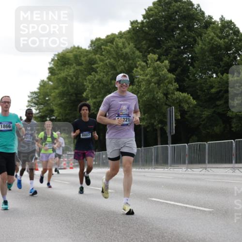 29.06.2025 - hella hamburg halbmarathon Jannik Wohlers http://msf.ph/oto/8146641 29.06.2025 10:11:07 Lombardsbrücke 1531, 1866, 8115, 8368, 8807, 8810, 10372, 11321, 11755, 12286, 13203, 13939, 14008, 15797, 17080, 17787, 17866, 18278, 18382, 19172 meine-sportfotos.de
