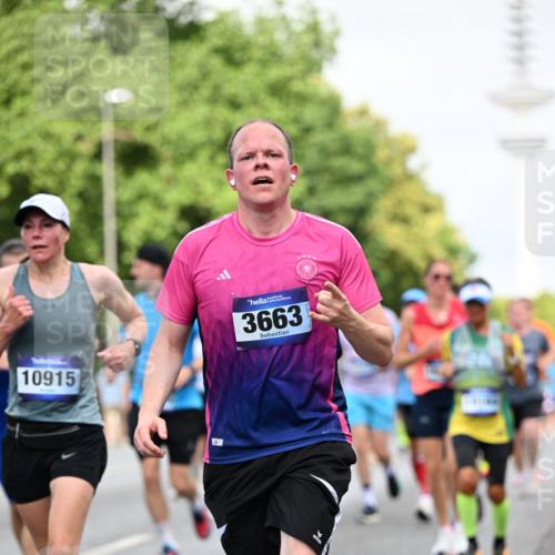 29.06.2025 - hella hamburg halbmarathon Dr. Thomas Lammeyer http://msf.ph/oto/8146643 29.06.2025 10:05:40 Kennedybrücke 1464, 1526, 1653, 1722, 1724, 2091, 2167, 2490, 2591, 2806, 2957, 3039, 3425, 3663, 3976, 4322, 4370, 5547, 5602, 5603, 5675, 6087, 6281, 0000, 6302, 6921, 7189, 7223, 7287, 7658, 7846, 8030, 8191, 8392, 8578, 8632, 8822, 8926, 9230, 10074, 10281, 10301, 10576, 10915, 11043 meine-sportfotos.de