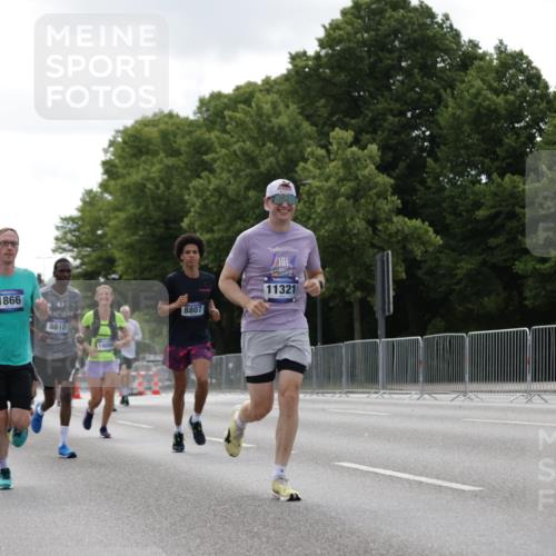 29.06.2025 - hella hamburg halbmarathon Jannik Wohlers http://msf.ph/oto/8146644 29.06.2025 10:11:07 Lombardsbrücke 1531, 1866, 8115, 8368, 8807, 8810, 10372, 11321, 11755, 12286, 13203, 13939, 14008, 15797, 17080, 17787, 17866, 18278, 18382, 19172 meine-sportfotos.de
