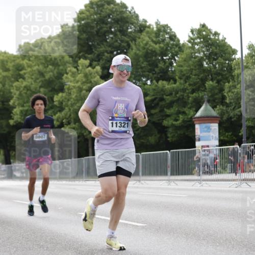 29.06.2025 - hella hamburg halbmarathon Jannik Wohlers http://msf.ph/oto/8146653 29.06.2025 10:11:07 Lombardsbrücke 1531, 1866, 8115, 8368, 8807, 8810, 10372, 11321, 11755, 12286, 13203, 13939, 14008, 15797, 17080, 17787, 17866, 18278, 18382, 19172 meine-sportfotos.de