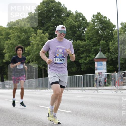 29.06.2025 - hella hamburg halbmarathon Jannik Wohlers http://msf.ph/oto/8146657 29.06.2025 10:11:07 Lombardsbrücke 1531, 1866, 8115, 8368, 8807, 8810, 10372, 11321, 11755, 12286, 13203, 13939, 14008, 15797, 17080, 17787, 17866, 18278, 18382, 19172 meine-sportfotos.de