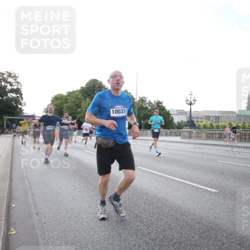 29.06.2025 - hella hamburg halbmarathon Jannik Wohlers http://msf.ph/oto/8146682 29.06.2025 09:59:23 Lombardsbrücke 1334, 1834, 1955, 2348, 2364, 2391, 2432, 2676, 3279, 3668, 3836, 4426, 4837, 5015, 5134, 5277, 6174, 6201, 6202, 6587, 6602, 7547, 8285, 8330, 8402, 9142, 9907, 9984, 10031, 10093, 10337, 11039, 11366, 11568, 11753, 11797, 11799, 11844, 12479, 13503, 13523, 13589, 13808, 13988, 14605, 14778, 14818, 14948, 15110, 15179, 15263, 15344, 15349, 15954, 16095, 16531, 16609, 17160, 17769, 17848, 17967, 18413 meine-sportfotos.de