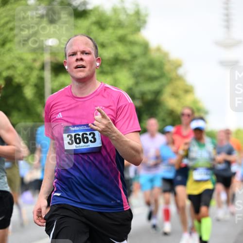29.06.2025 - hella hamburg halbmarathon Dr. Thomas Lammeyer http://msf.ph/oto/8146684 29.06.2025 10:05:41 Kennedybrücke 1464, 1653, 1722, 1724, 2091, 2167, 2490, 2591, 2806, 2957, 3039, 3425, 3663, 3976, 4322, 5547, 5602, 5603, 5675, 6087, 6281, 0000, 6302, 6438, 6921, 7189, 7223, 7287, 7846, 8030, 8191, 8392, 8578, 8632, 8822, 8926, 9230, 10074, 10281, 10301, 10576, 10915, 11043 meine-sportfotos.de