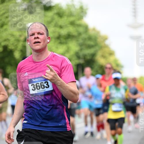 29.06.2025 - hella hamburg halbmarathon Dr. Thomas Lammeyer http://msf.ph/oto/8146694 29.06.2025 10:05:41 Kennedybrücke 1464, 1653, 1722, 1724, 2091, 2167, 2490, 2591, 2806, 2957, 3039, 3425, 3663, 3976, 4322, 5547, 5602, 5603, 5675, 6087, 6281, 0000, 6302, 6438, 6921, 7189, 7223, 7287, 7846, 8030, 8191, 8392, 8578, 8632, 8822, 8926, 9230, 10074, 10281, 10301, 10576, 10915, 11043 meine-sportfotos.de