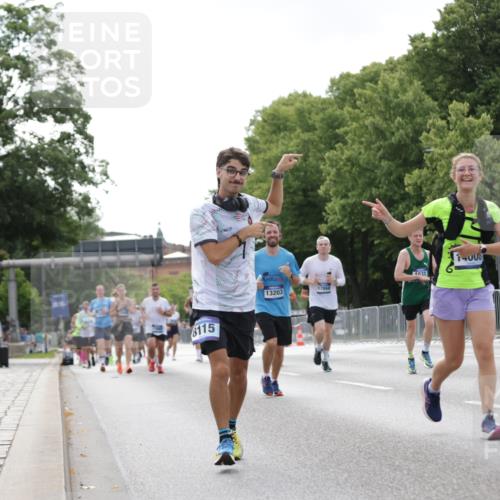29.06.2025 - hella hamburg halbmarathon Jannik Wohlers http://msf.ph/oto/8146699 29.06.2025 10:11:10 Lombardsbrücke 1531, 1866, 4227, 8115, 8807, 8810, 10372, 10428, 11321, 11755, 13203, 13939, 14008, 15797, 15945, 17080, 17866, 18278, 18382, 19172 meine-sportfotos.de