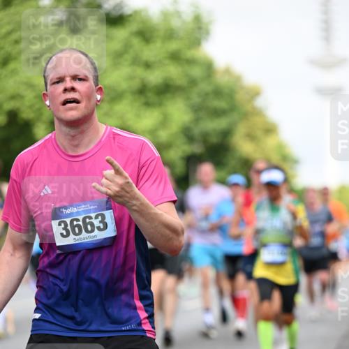 29.06.2025 - hella hamburg halbmarathon Dr. Thomas Lammeyer http://msf.ph/oto/8146700 29.06.2025 10:05:41 Kennedybrücke 1464, 1653, 1722, 1724, 2091, 2167, 2490, 2591, 2806, 2957, 3039, 3425, 3663, 3976, 4322, 5547, 5602, 5603, 5675, 6087, 6281, 0000, 6302, 6438, 6921, 7189, 7223, 7287, 7846, 8030, 8191, 8392, 8578, 8632, 8822, 8926, 9230, 10074, 10281, 10301, 10576, 10915, 11043 meine-sportfotos.de