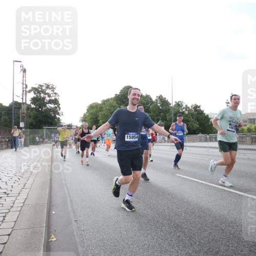 29.06.2025 - hella hamburg halbmarathon Jannik Wohlers http://msf.ph/oto/8146701 29.06.2025 09:59:24 Lombardsbrücke 1834, 1914, 1955, 2348, 2364, 2391, 2432, 2676, 2910, 3279, 3668, 3836, 4426, 4772, 4837, 5015, 5134, 5277, 6174, 6201, 6202, 6587, 6602, 7547, 8223, 8285, 8330, 8402, 9142, 9611, 9984, 10031, 10093, 10337, 11039, 11366, 11568, 11753, 11797, 11799, 11844, 12479, 13503, 13523, 13589, 13808, 13988, 14605, 14778, 14818, 15110, 15179, 15263, 15344, 15349, 15954, 16095, 16531, 16609, 17160, 17769, 17848, 17967, 18413 meine-sportfotos.de