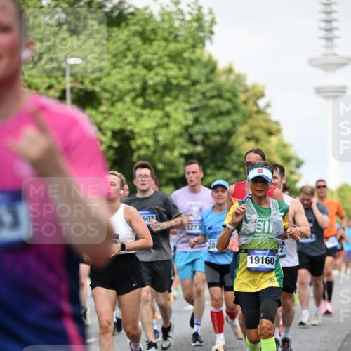 29.06.2025 - hella hamburg halbmarathon Dr. Thomas Lammeyer http://msf.ph/oto/8146705 29.06.2025 10:05:41 Kennedybrücke 1464, 1653, 1722, 1724, 2091, 2167, 2490, 2591, 2806, 2957, 3039, 3425, 3663, 3976, 4322, 5547, 5602, 5603, 5675, 6087, 6281, 0000, 6302, 6438, 6921, 7189, 7223, 7287, 7846, 8030, 8191, 8392, 8578, 8632, 8822, 8926, 9230, 10074, 10281, 10301, 10576, 10915, 11043 meine-sportfotos.de