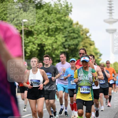 29.06.2025 - hella hamburg halbmarathon Dr. Thomas Lammeyer http://msf.ph/oto/8146710 29.06.2025 10:05:41 Kennedybrücke 1464, 1653, 1722, 1724, 2091, 2167, 2490, 2591, 2806, 2957, 3039, 3425, 3663, 3976, 4322, 5547, 5602, 5603, 5675, 6087, 6281, 0000, 6302, 6438, 6921, 7189, 7223, 7287, 7846, 8030, 8191, 8392, 8578, 8632, 8822, 8926, 9230, 10074, 10281, 10301, 10576, 10915, 11043 meine-sportfotos.de